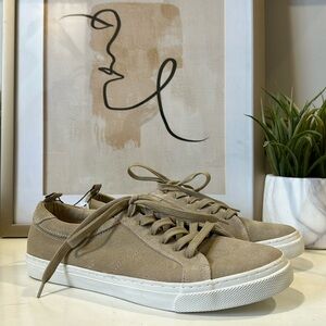 NWT GAP 100% Suede Tennis Shoe